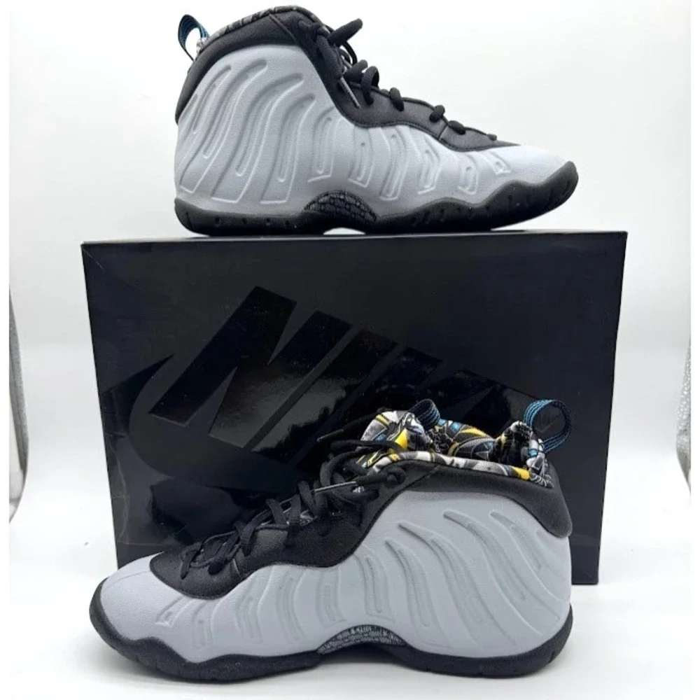 Nike Little Posite One Graffiti Youth Sz 7Y/ Women's Sz 8.5 Wolf Grey 644791-009
